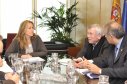 El Presidente de la FEMP, Pedro Castro, y el Alcalde de Sant Andreu de la Barca, Enric Llorca, en la reunión con la Ministra de Sanidad, Trinidad Jiménez,